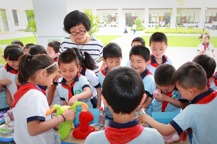 新洲区小学领导团队，引领未来教育的新力量